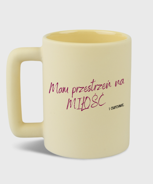 Kubek Mam przestrzeń na miłość żółty (400ml)