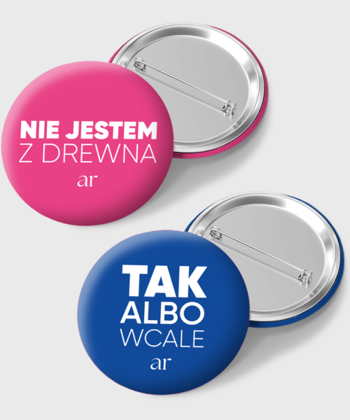 Zestaw 4: Naklejki + Przypinki "TAK albo wcale" (niebieska) i "NIE jestem z drewna" (różowa)