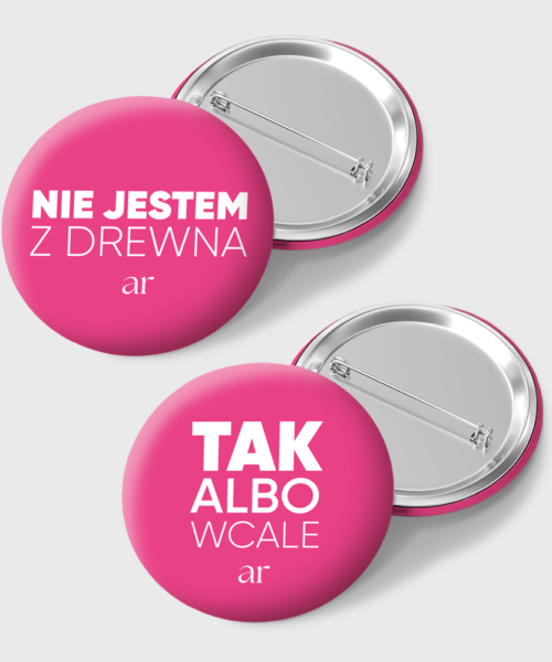 Zestaw 1: Naklejki + Przypinki "TAK albo wcale" i "NIE jestem z drewna" (różowe)