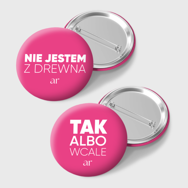 Zestaw 1: Naklejki + Przypinki "TAK albo wcale" i "NIE jestem z drewna" (różowe)